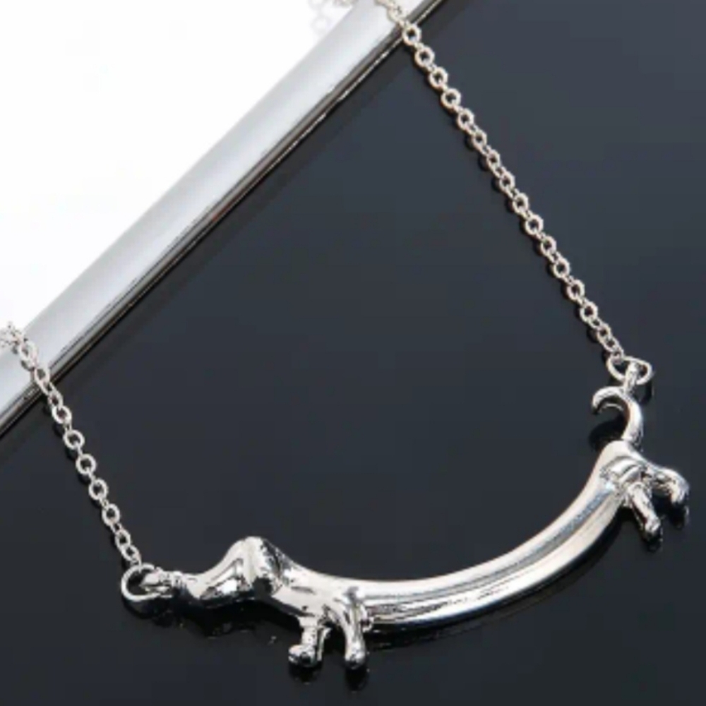 NWT SILVER TONE DACHSHUND NECKLACE